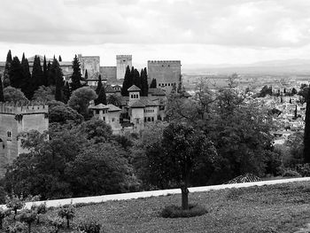 Alhambra palace in city