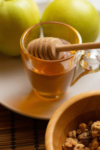 Eat the day with a healthy breakfast of honey muesli and apples