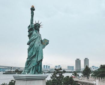 Statue of liberty against sky