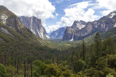 Tunnel view in yosemite national park, united states