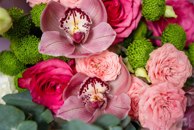 Bright pink flowers bouquet closeup. roses and orchids wallpaper. background for birthday, females d