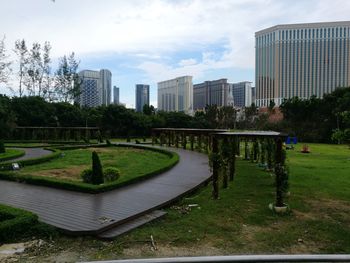 Park in city