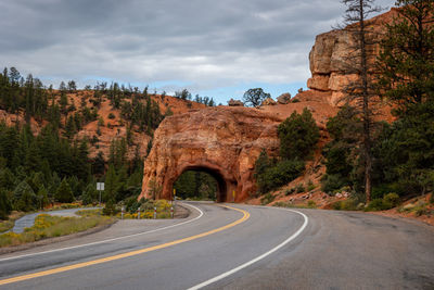 Dixie national forest straddles the divide between the great basin and the colorado river 