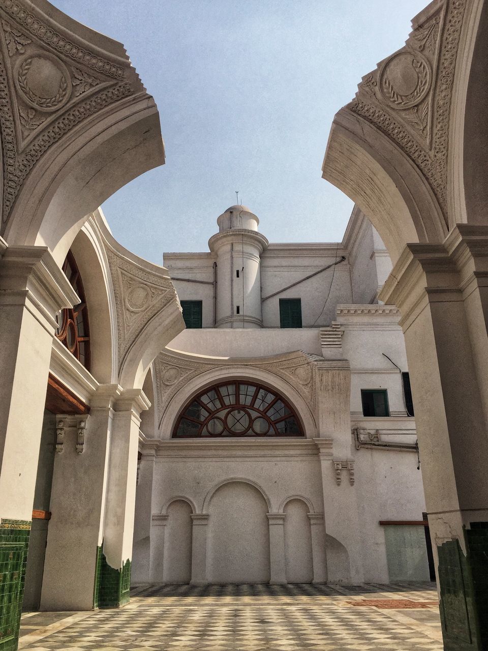 LOW ANGLE VIEW OF HISTORICAL BUILDING