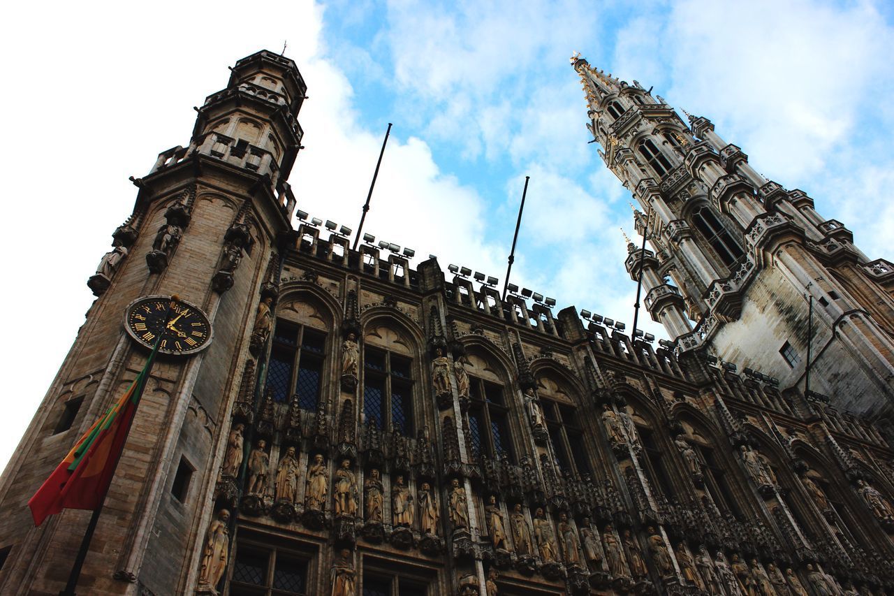 LOW ANGLE VIEW OF STATUE OF BUILDING