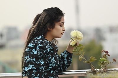 Young woman holding bouquet