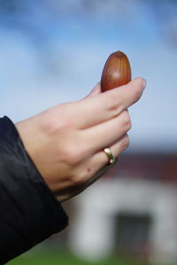 Close-up of hand holding apple