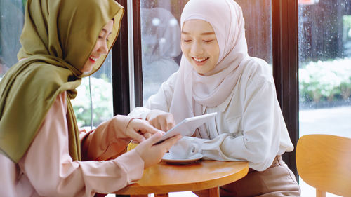 Women discussing at cafe