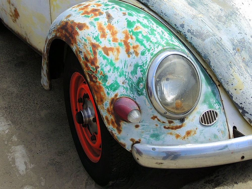 CLOSE-UP OF DAMAGED CAR