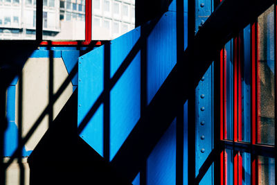 Shadow on metallic gate