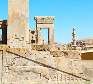 Old ruins of building against sky