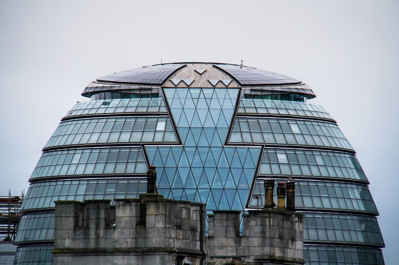 LOW ANGLE VIEW OF MODERN BUILDINGS AGAINST CLEAR SKY