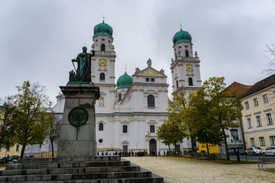 Male statue against st stephens cathedral