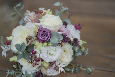 Close-up of rose bouquet on table