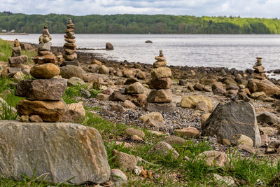 Stones stacked on top of each other in the form of small mounds or turrets