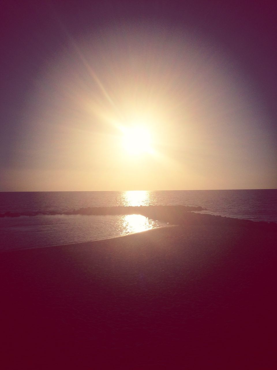 horizon over water, sun, sea, water, tranquil scene, scenics, beach, tranquility, beauty in nature, sunset, sunlight, clear sky, reflection, idyllic, nature, shore, sky, copy space, sunbeam, lens flare