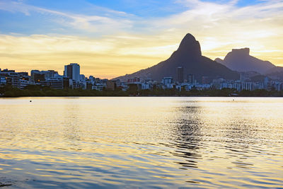 Lagon on rio de janeiro city at sunset