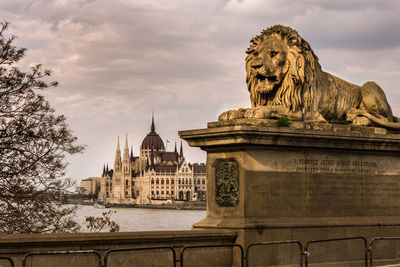 Statue of building against sky