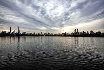 Nyc skyline - central park reservoir