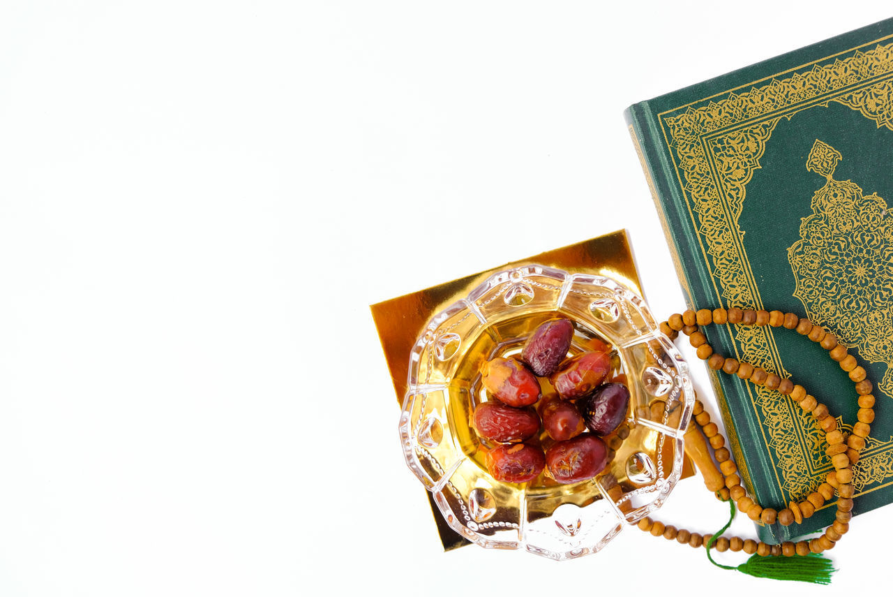 HIGH ANGLE VIEW OF FRUIT ON WHITE TABLE