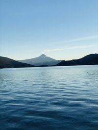 Al costado del lago caburgua , con hermosa vista hacia el volcan villarrica