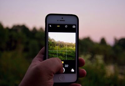 Hand photographing using smart phone on field