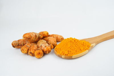 Close-up of bread in plate against white background