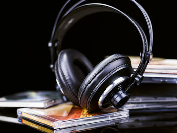 Black hi-fi headphones on some music cds