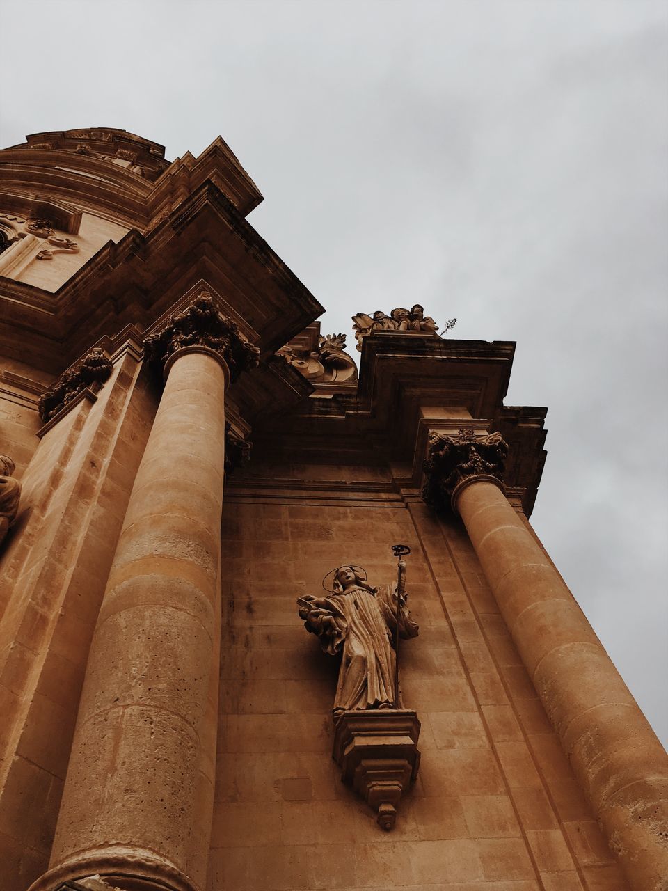 LOW ANGLE VIEW OF STATUE