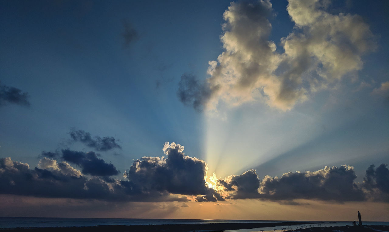 sky, cloud - sky, beauty in nature, scenics - nature, sea, tranquility, tranquil scene, water, horizon, nature, horizon over water, no people, sunset, idyllic, outdoors, beach, land, non-urban scene, low angle view