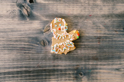 Directly above shot of gingerbread cookies on table