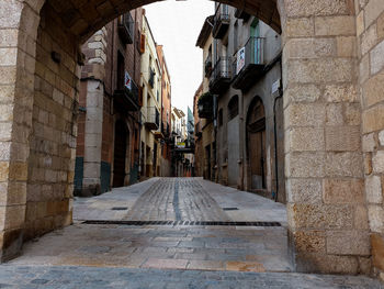 Narrow alley amidst buildings in city