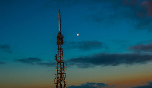 Low section of repeater tower against sky