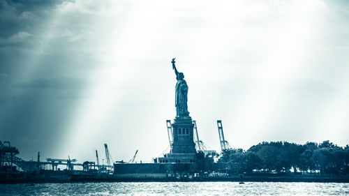 Statue of liberty against sky