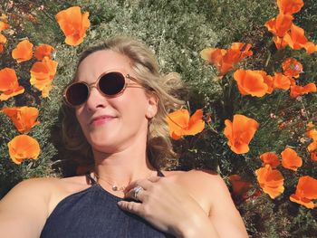 Close-up portrait of smiling young woman with flowers