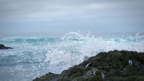 Waves splashing on rocks