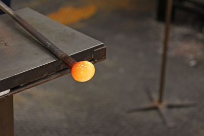 Melted hot pulp slowly formed by a glass artist at roback