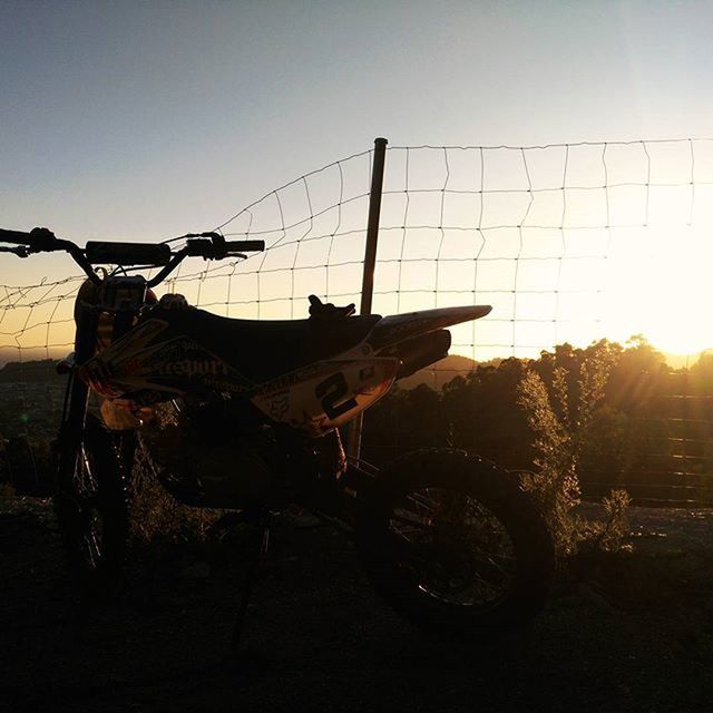 mode of transport, transportation, land vehicle, bicycle, clear sky, sunset, stationary, sun, car, sunlight, silhouette, parked, parking, lens flare, sunbeam, sky, outdoors, street, travel, copy space