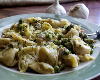 Close up of tortellini pasra dish with garlic.