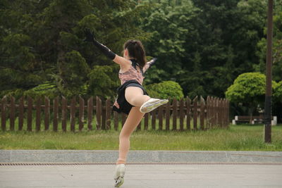 Skating in the rain - urban photo session