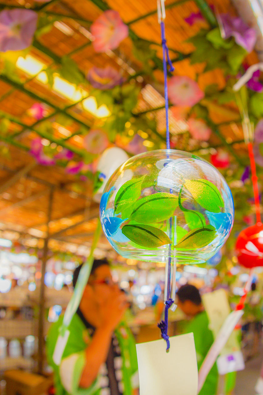 multi colored, hanging, decoration, celebration, focus on foreground, childhood, yellow, fun, flower, event, outdoors, day, nature, plant, party, balloon, holiday, enjoyment, happiness, child, close-up, amusement park, selective focus