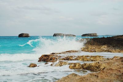 Waves splashing on rocks