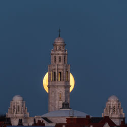 Full snow moonrise