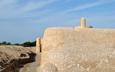 Old ruins of building against sky