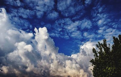 Low angle view of cloudy sky