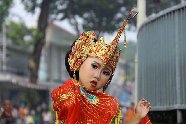 focus on foreground, childhood, elementary age, portrait, girls, close-up, cute, leisure activity, looking at camera, headshot, person, lifestyles, boys, innocence, front view, day, happiness, smiling