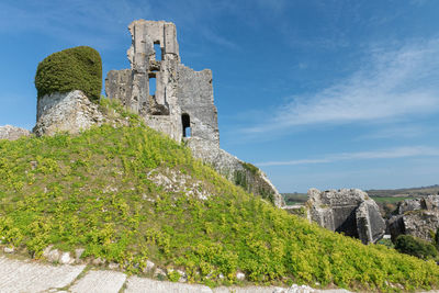 The ruins of corfe castle in dorset