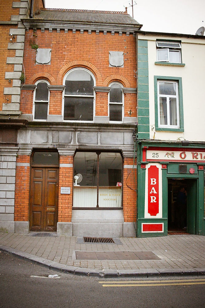 VIEW OF BUILDING EXTERIOR