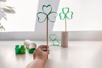 Diy paper clover with toilet roll tube for saint patrick day celebration, zero waste decor for party