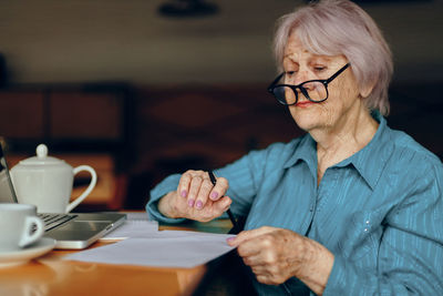 Senior woman sitting in cafe